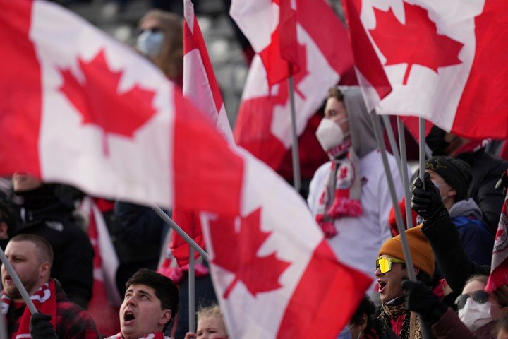 The Canadian people dream of a new World Cup.  (AFP)
