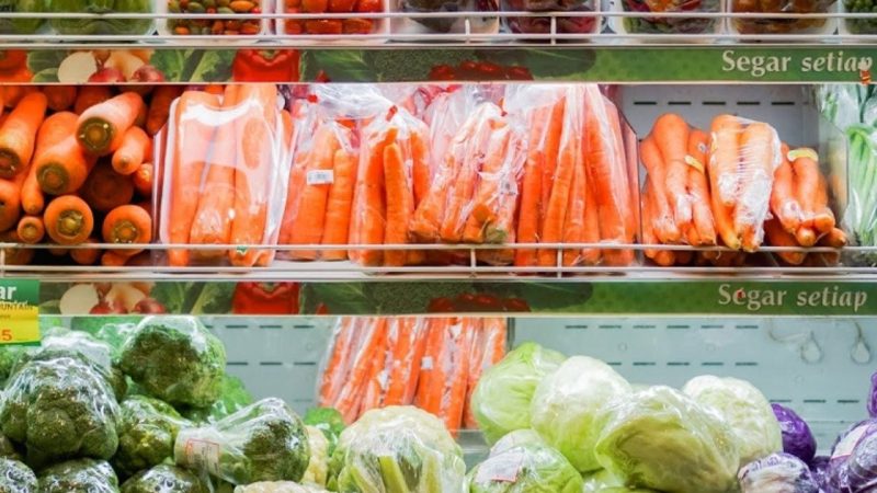 France: Law bans companies from using plastic to package fruits and vegetables