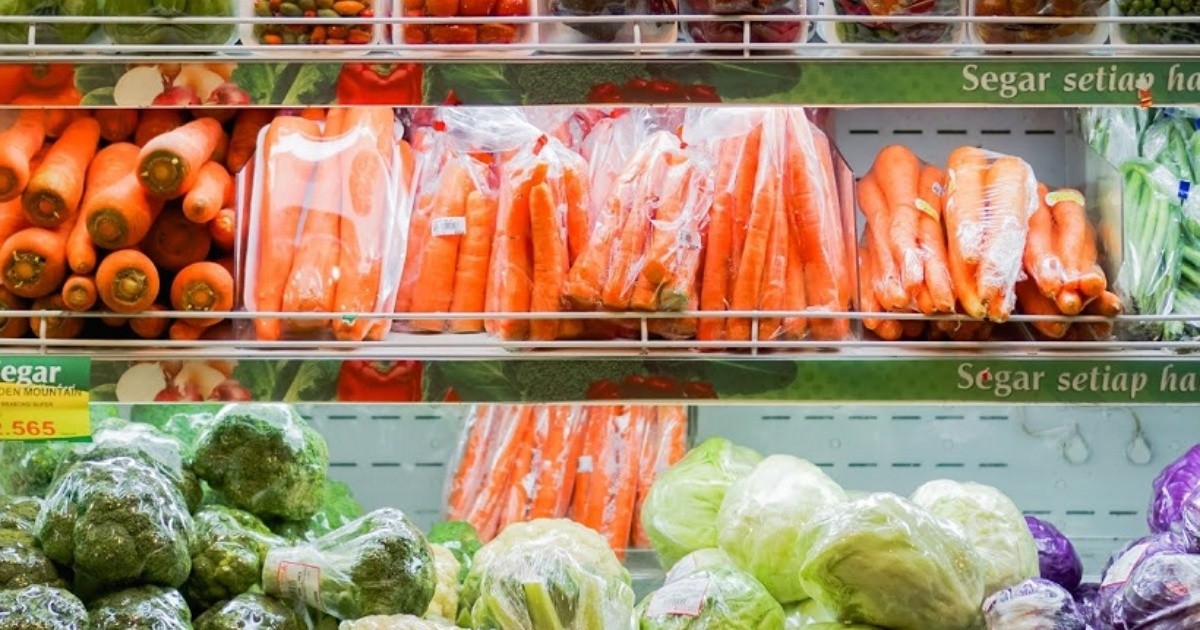 France: Law bans companies from using plastic to package fruits and vegetables