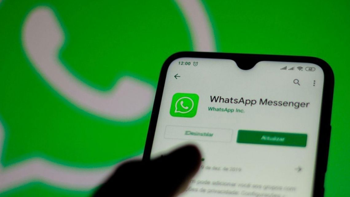 How to use the “spy” mode in WhatsApp and what it is for