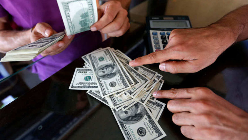 What do El Salvadorans spend on remittance recipients?