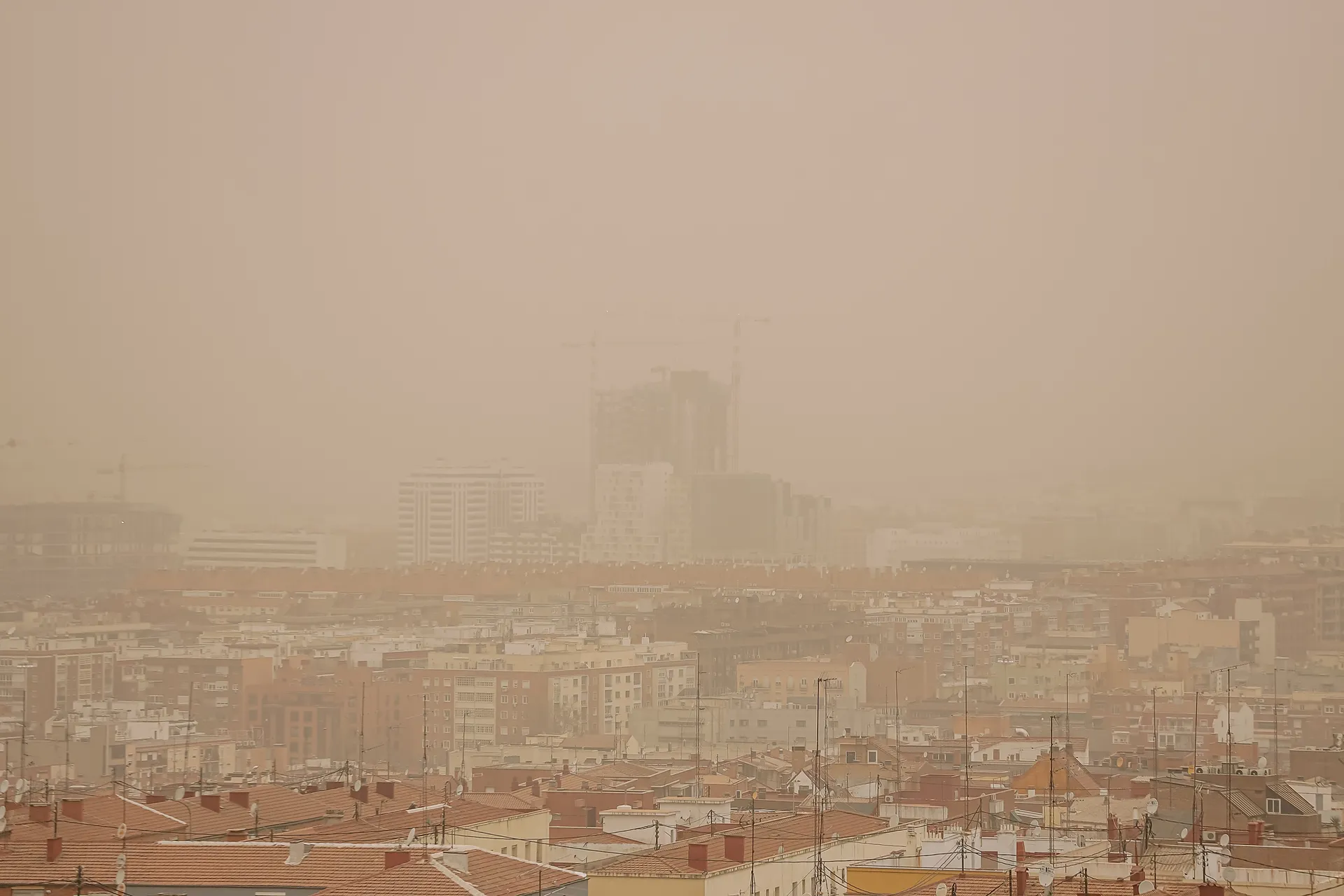 Madrid wrapped in sandstorm