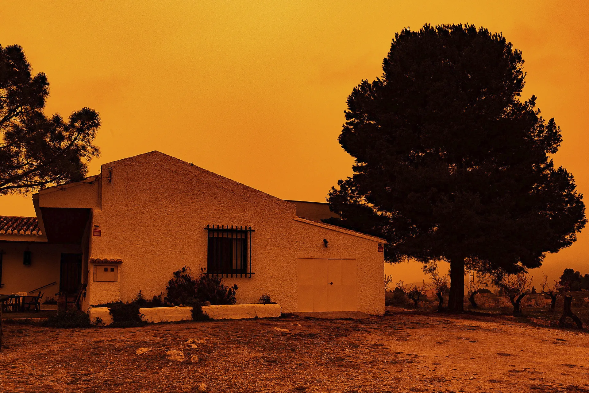 Desert Dust Cloud: A sandstorm covers part of Spain in orange