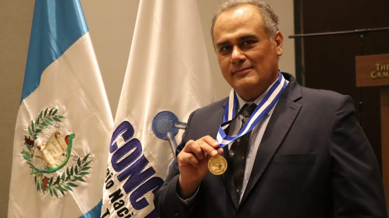 Dr. Juan Francisco Pérez Sabino was awarded the 2020 Medal of Science and Technology – Prensa Libre