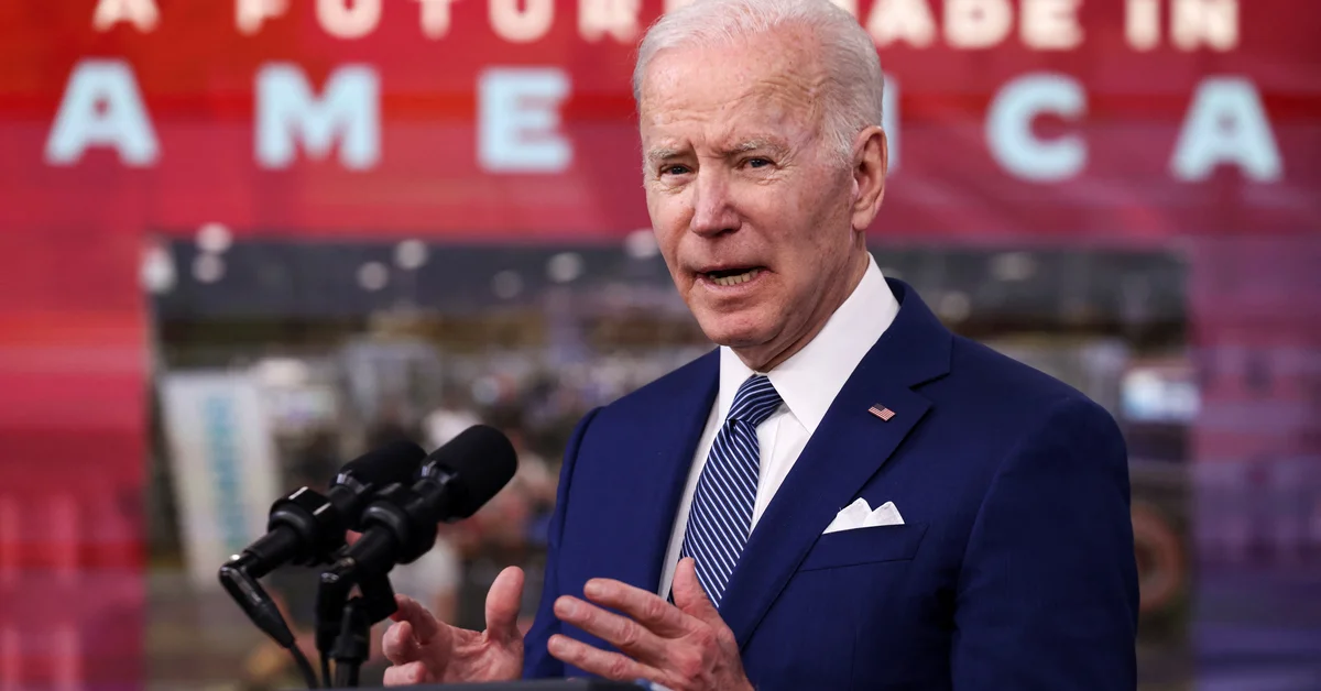 Joe Biden announces a ban on oil imports from Russia to the United States due to the invasion of Ukraine