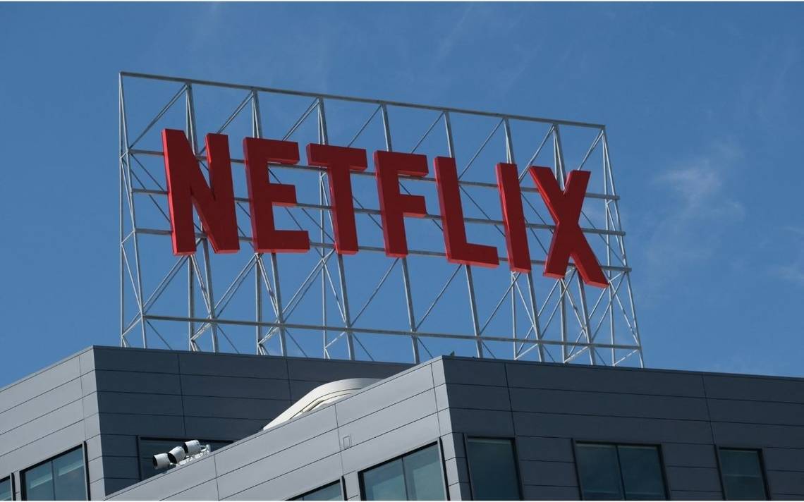 Netflix temporarily suspends service in Russia