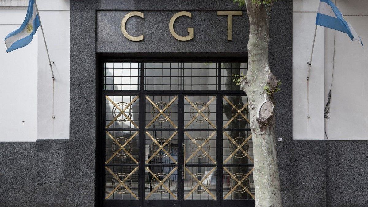 Once again, CGT actually split, and now in agreement with the International Monetary Fund as an excuse