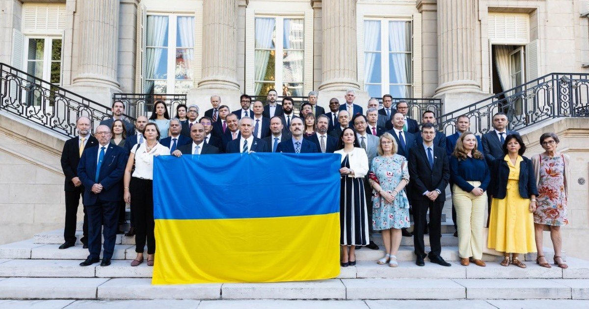Together with the US ambassador, the chief of staff appeared for the first time with the Ukrainian flag