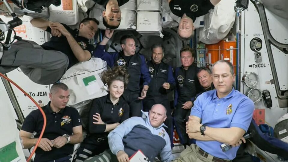 Successful docking of Space X to the International Space Station  The Axiom 1 mission took off with a former astronaut and three civilians bound for the International Space Station, where they will carry out scientific and commercial activities.