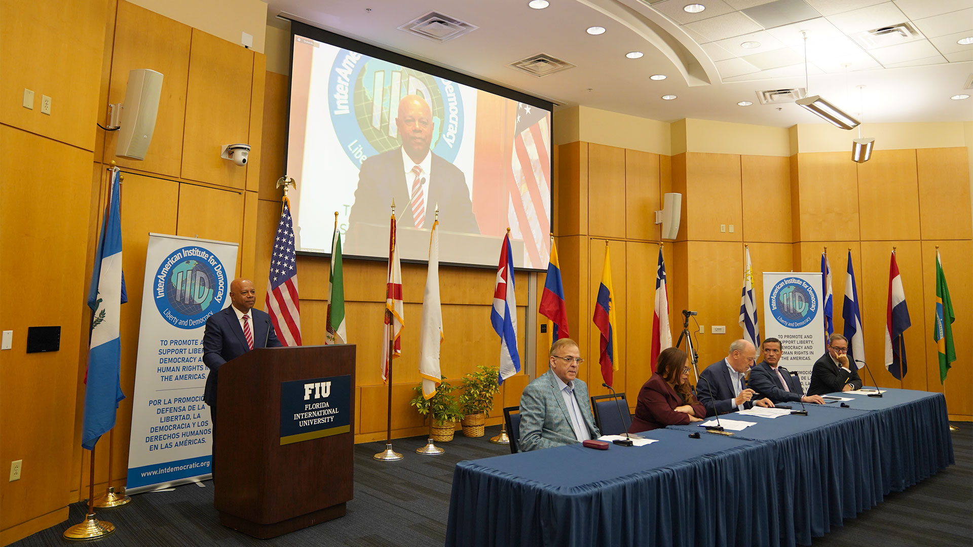 "Right and left in the twenty-first century"the forum that took place this Tuesday at Florida International University (FIU) (Image source: Nachomartinfilms)