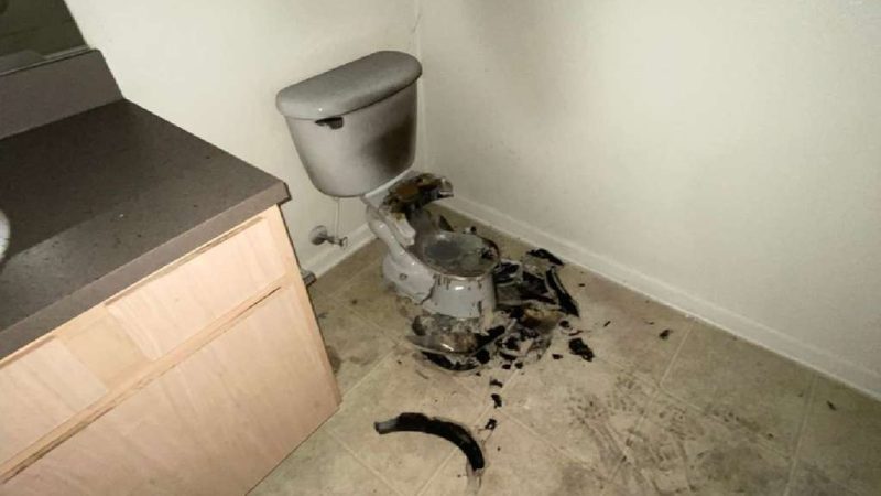 United States: Lightning struck a house and completely destroyed the toilet