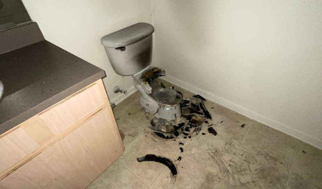 United States: Lightning struck a house and completely destroyed the toilet