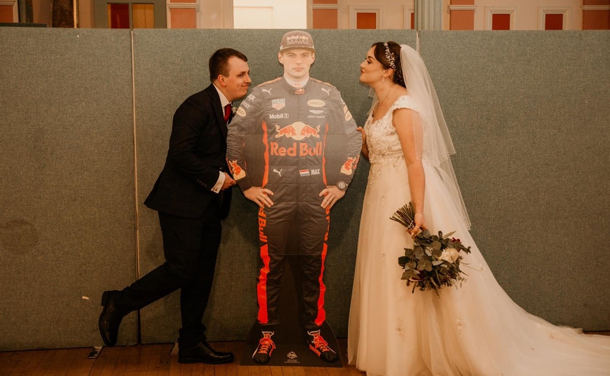 A British couple celebrates a wedding inspired by Formula 1 and goes viral
