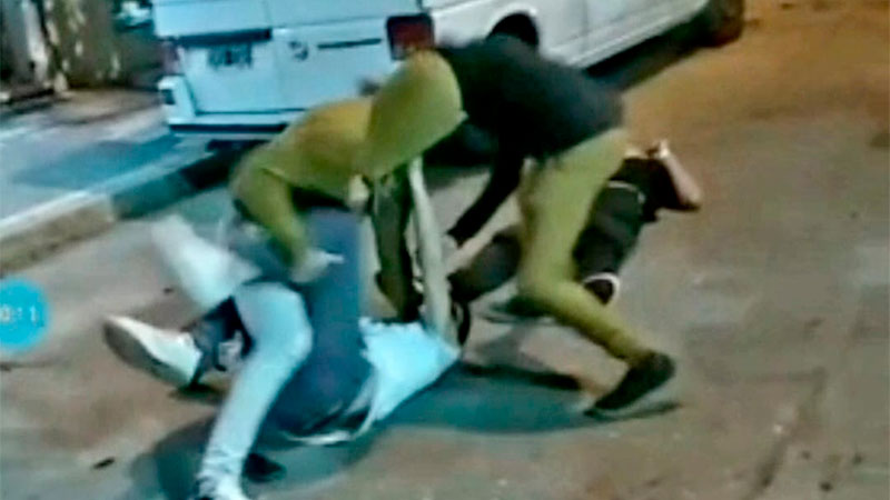Video of two young men brutally beaten after leaving the bar: One left unconscious – Police