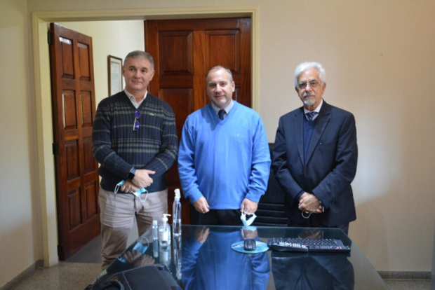 A distinguished specialist visits the Faculty of Medicine