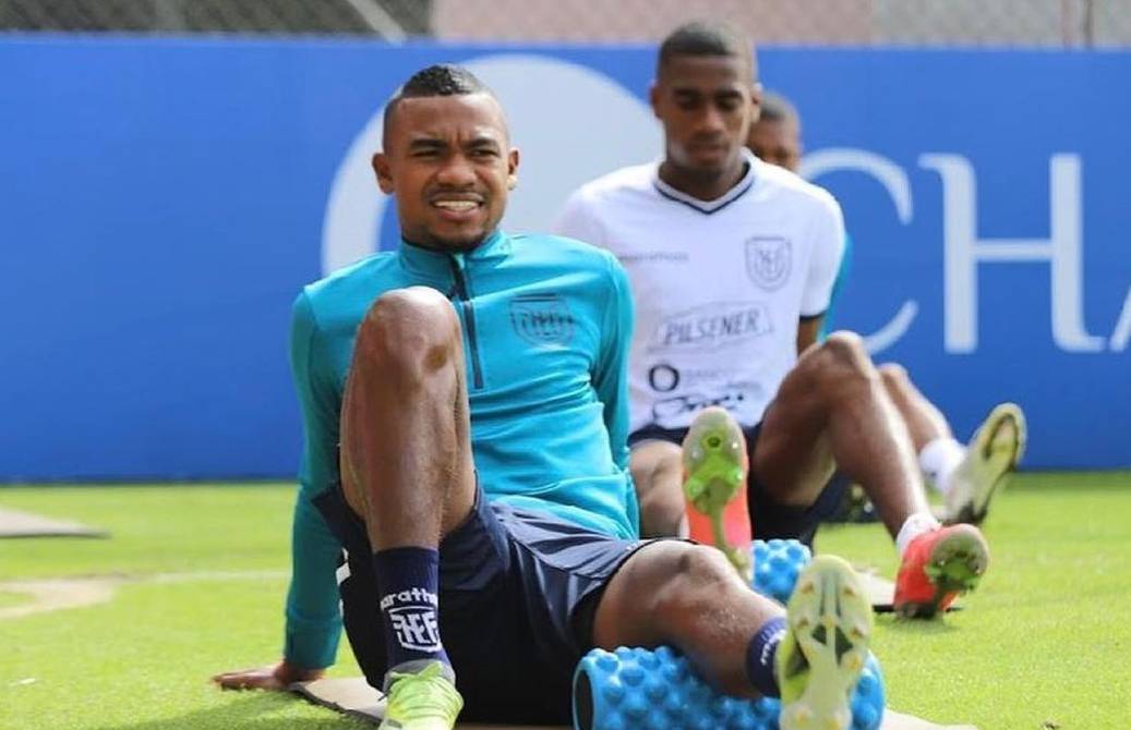 Dixon Arroyo played 240 seconds on the United States national team tour.  Is this enough time for Gustavo Alfaro to draw conclusions about the Emelec midfielder’s performance?  |  football |  Sports