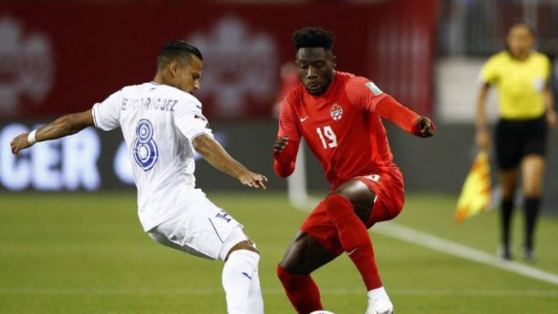 The Honduran national team plays against Canada to qualify for the Gold Cup