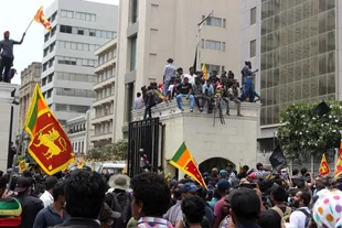 Demonstrators calling for the resignation of Sri Lankan President Gotabaya Rajapaksa gather inside the Sri Lankan Presidential Palace complex in Colombo on July 9, 2022.
