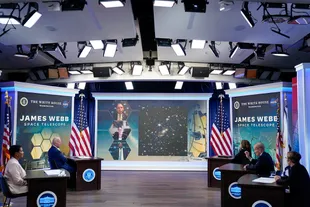 Joe Biden, with Vice President Kamala Harris and the NASA team, during the presentation