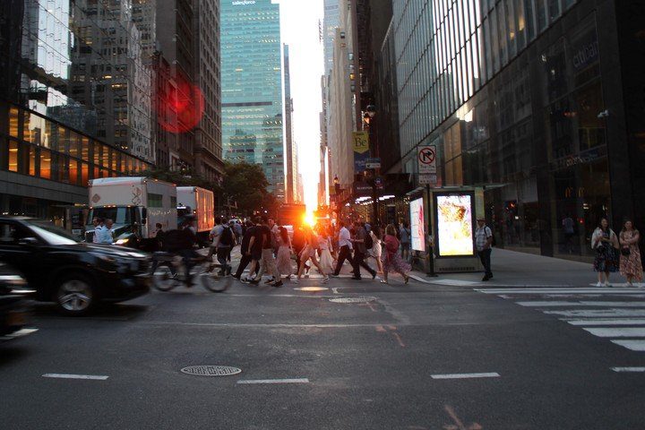 during the "Manhattanhenge" The sun sets vertically among the skyscrapers in New York.  Photo EFE/Sarah Yanez Richards