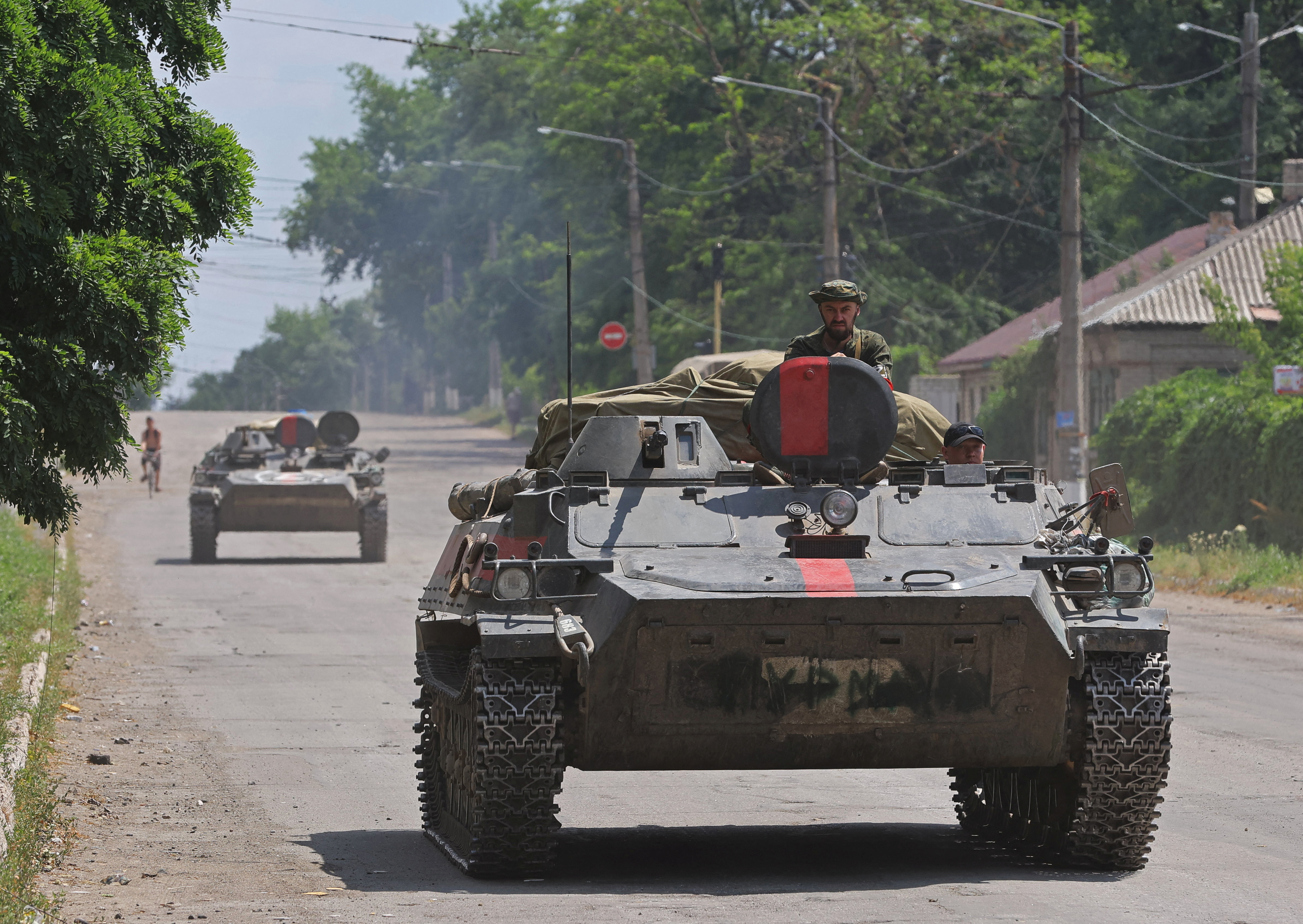 The capture of pro-Russian forces in the region from Lyschansk, Lugansk region (Reuters / Alexander Ermoshenko)