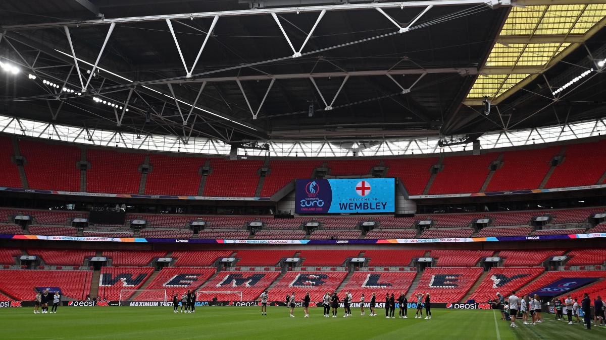 England seeks to start a new era against dominant Germany