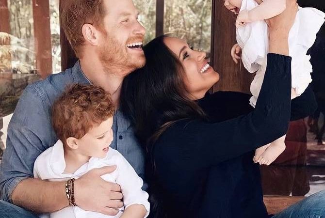 Archie’s first photos: Meghan Markle and Harry’s son celebrate 4th of July in a parade away from the British and carry the American flag |  people |  entertainment