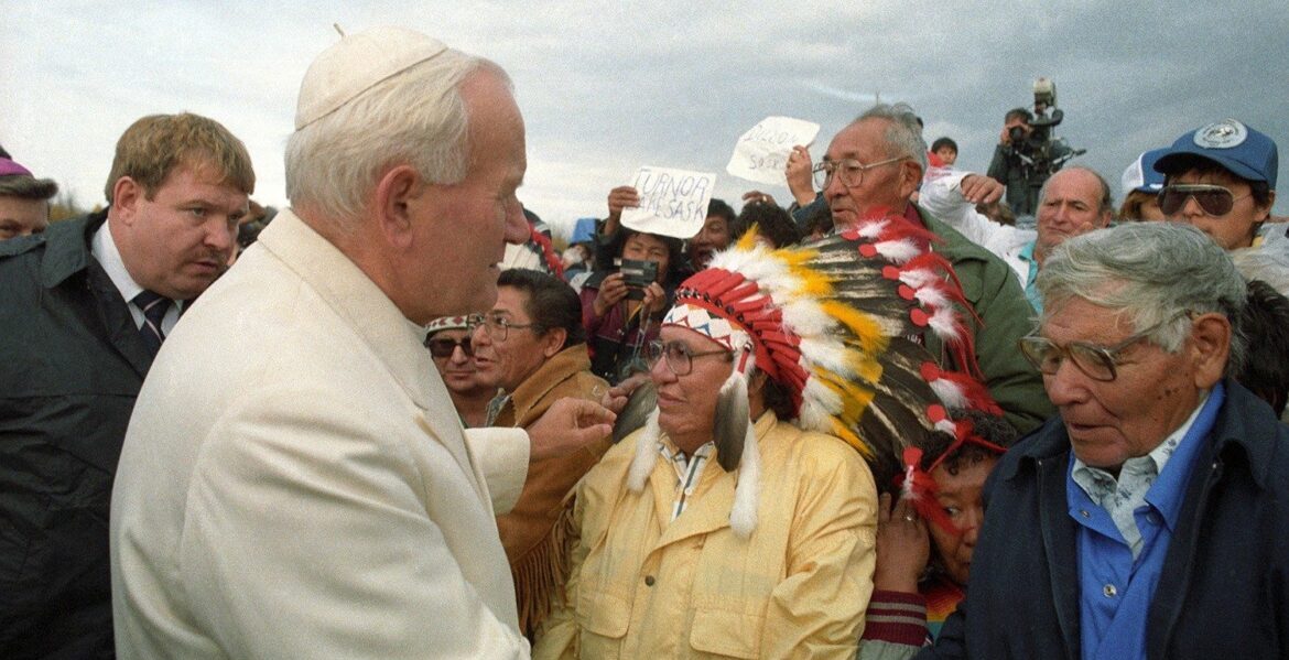 Pope Francis in Canada, in the wake of John Paul II “because of the defects” of the Church