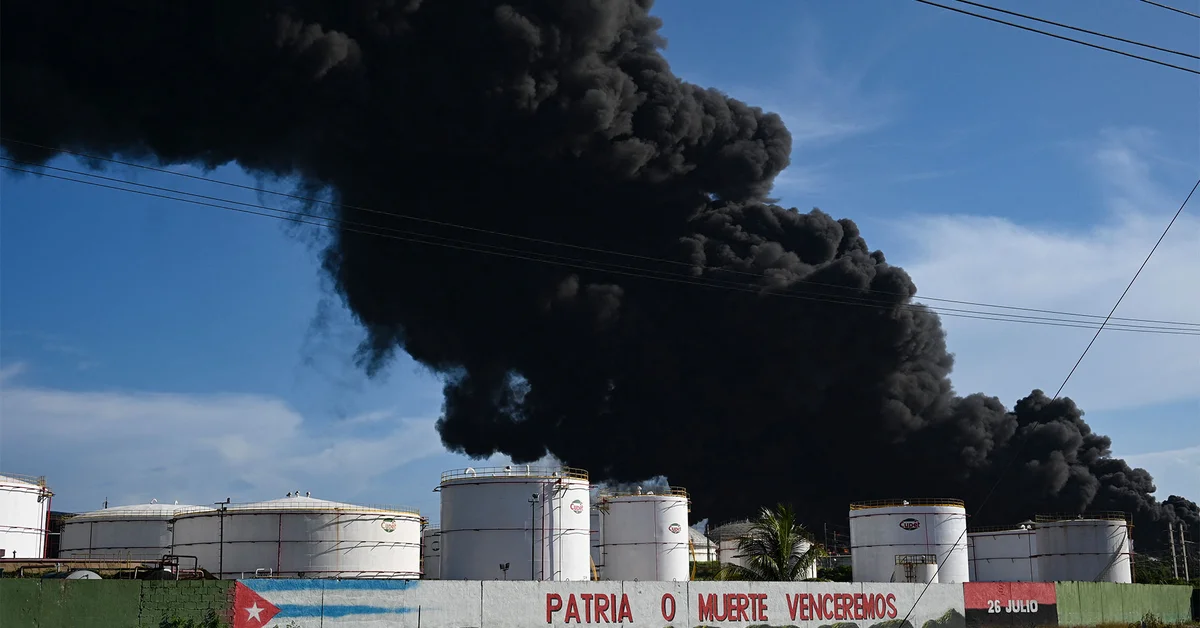 Fire spreads in the port of Matanzas, Cuba: more than 70 injured and 17 missing firefighters