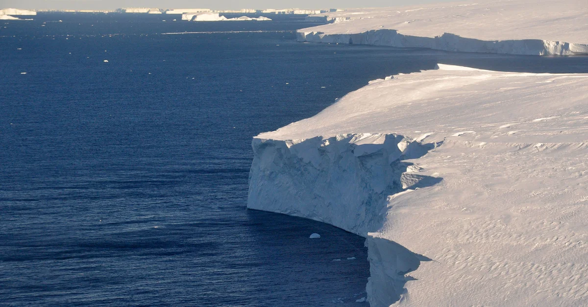 NASA scientists on alert for accelerating loss of platforms and ice in Antarctica