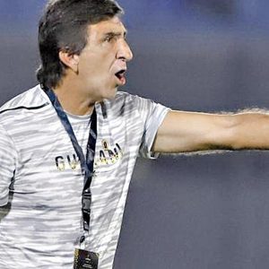 Gustavo Costas faces the challenge in the national team