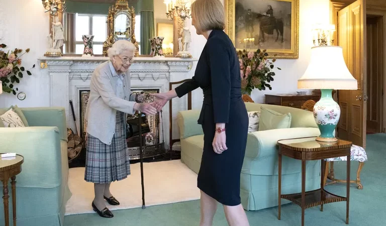 UK handover ceremony: Boris Johnson resigns and Queen Liz Truss is commissioned
