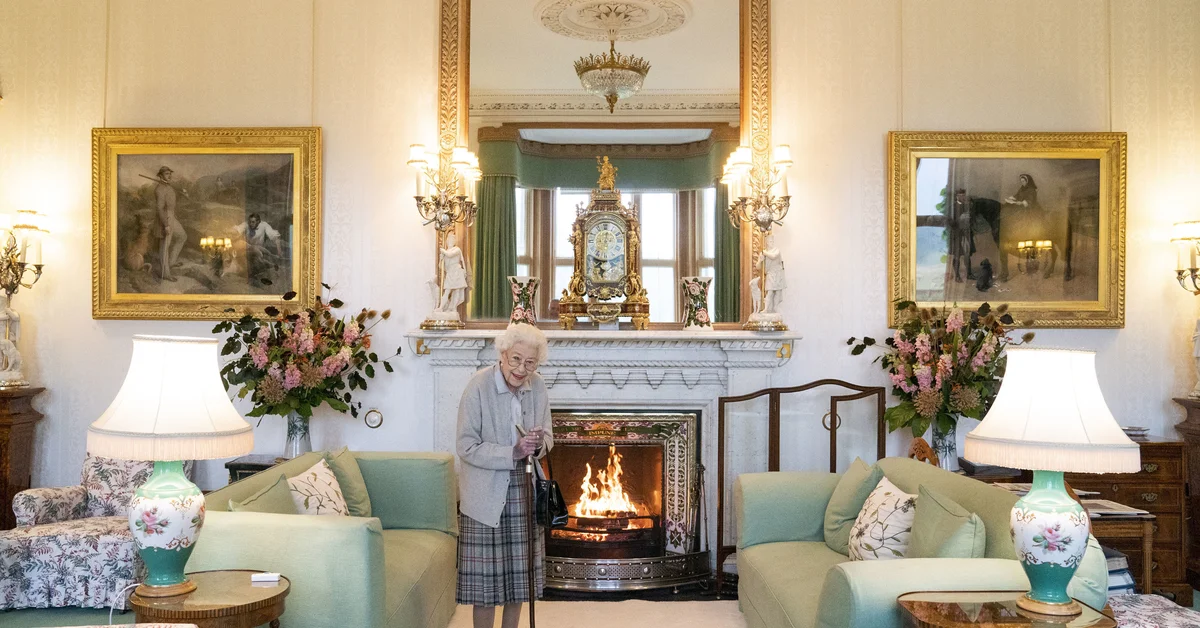 The first pictures of Queen Elizabeth II after concern for her health in the United Kingdom