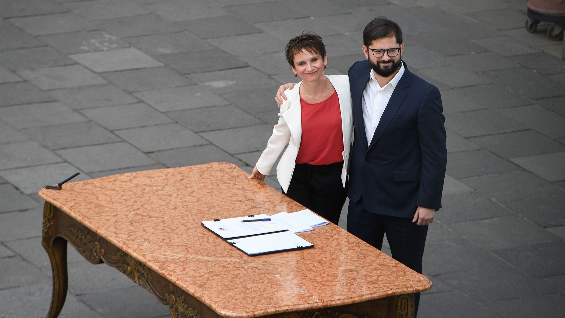 Newly appointed Home Secretary, Carolina Tuha, with President Borek.  (Photo: www.prensa.presidencia.cl)