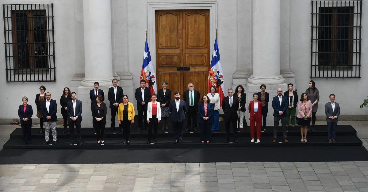 Change of Government in Chile: Adjustments and Controversies in La Moneda