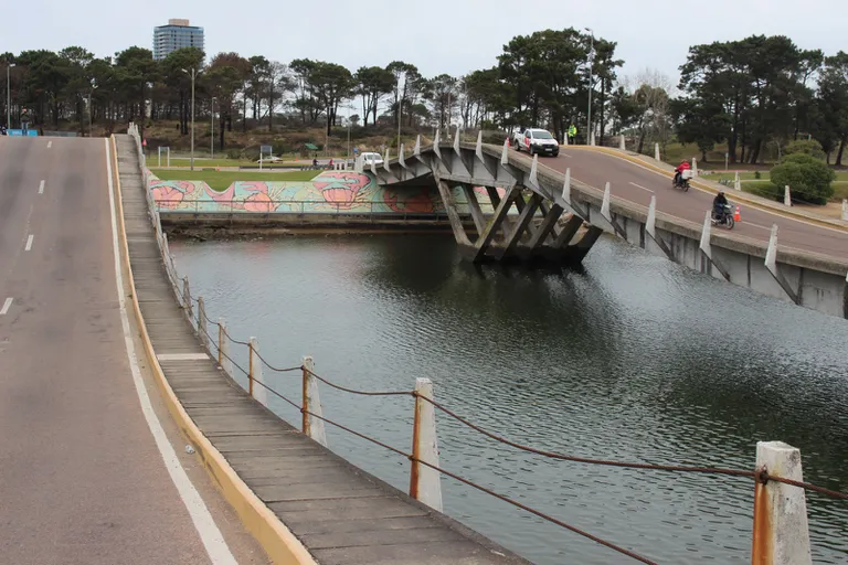 Punta del Este: The La Barra bridge is closed “until further notice” due to a broken linga