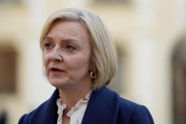 File photo of British Prime Minister Liz Truss during a press point after a meeting of the European Political Group at Prague Castle, Czech Republic.  October 6, 2022. Alastair Grant / Pool via Reuters