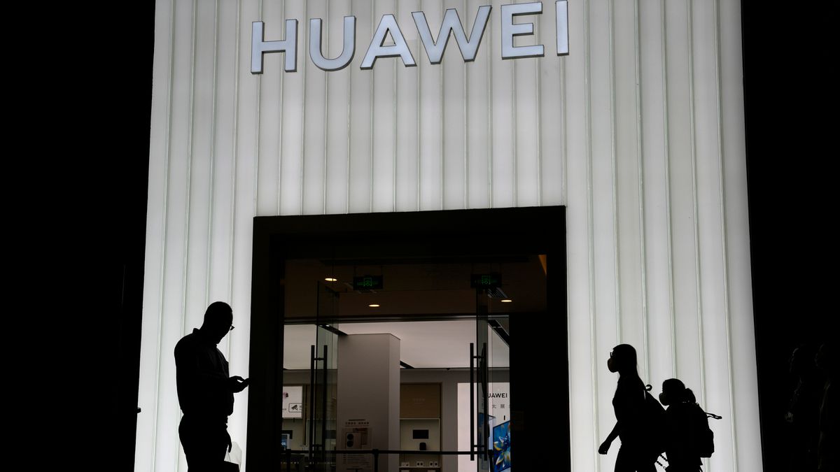 US charges two Chinese citizens with spying for Huawei |  international