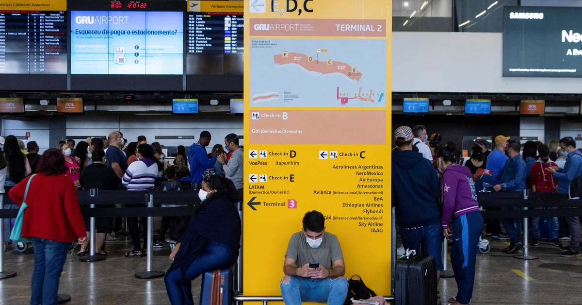 Brazil has again imposed the mandatory use of masks in airports and planes due to the resurgence of COVID-19
